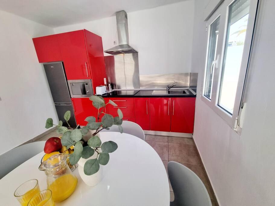Pequeno Bungalow Firt Line Of The Sea Коста Тегисе Екстериор снимка