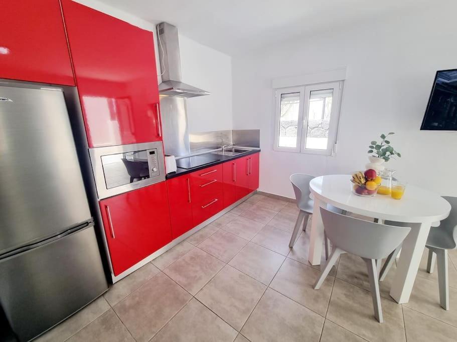 Pequeno Bungalow Firt Line Of The Sea Коста Тегисе Екстериор снимка