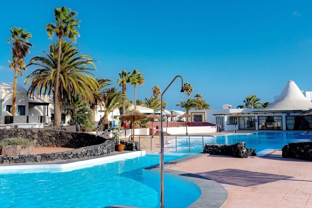 Pequeno Bungalow Firt Line Of The Sea Коста Тегисе Екстериор снимка