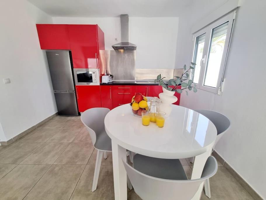 Pequeno Bungalow Firt Line Of The Sea Коста Тегисе Екстериор снимка