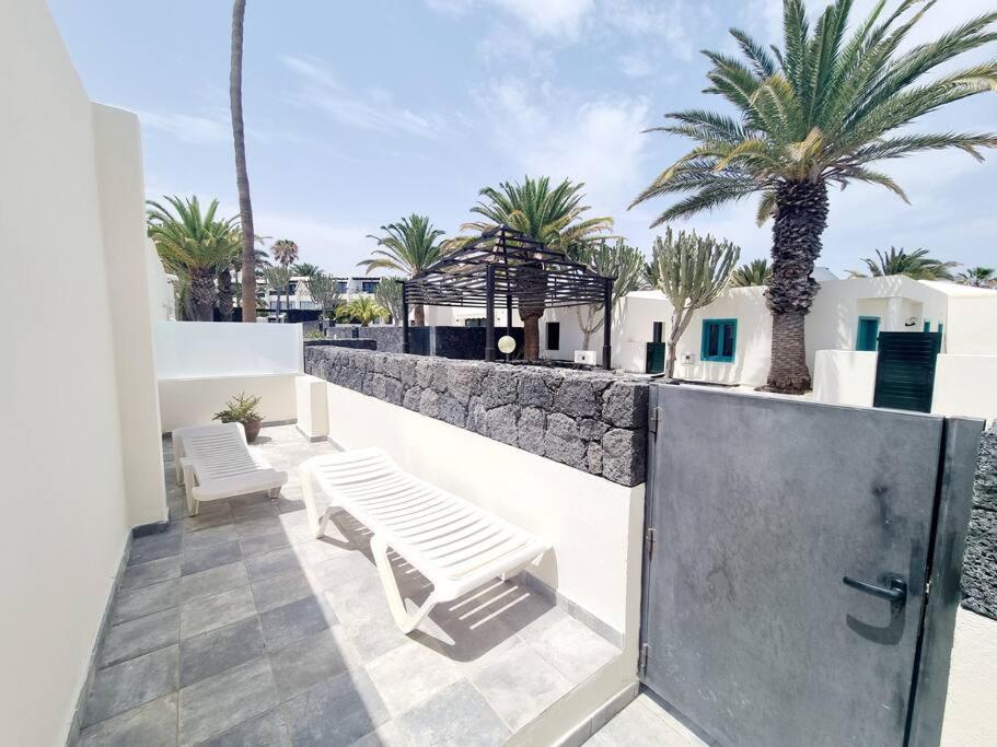 Pequeno Bungalow Firt Line Of The Sea Коста Тегисе Екстериор снимка