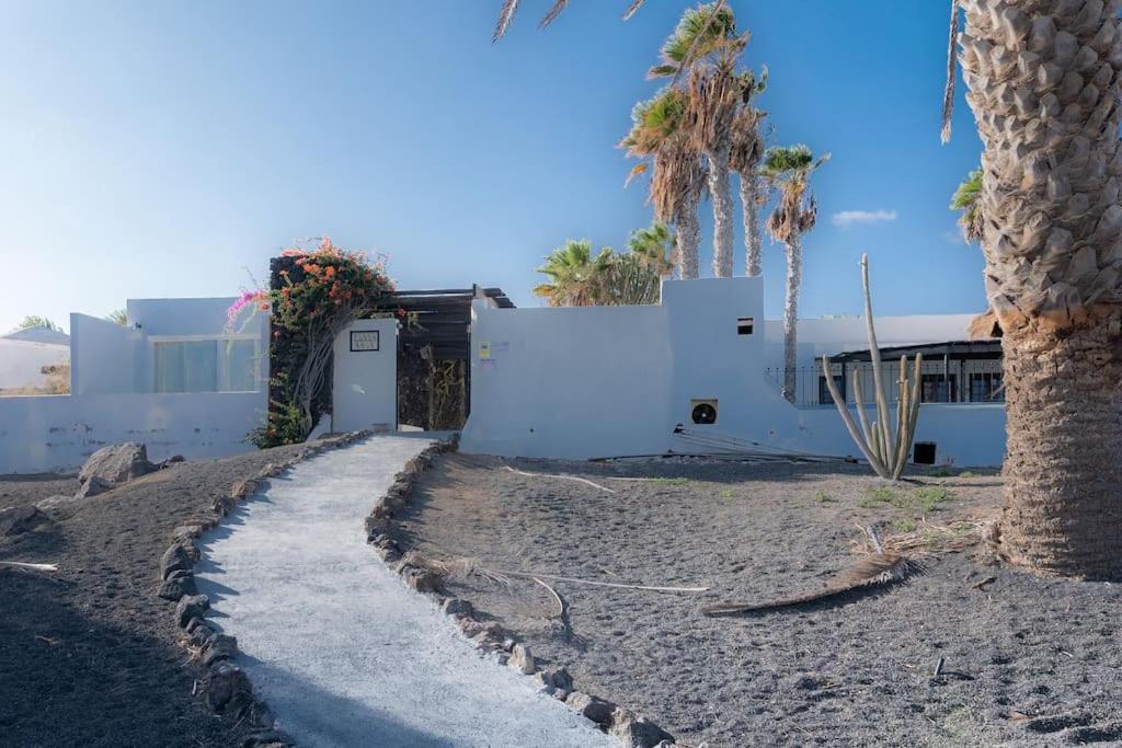 Pequeno Bungalow Firt Line Of The Sea Коста Тегисе Екстериор снимка